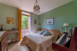 4 habitaciones, tabla de planchar con plancha y wifi gratis