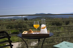 Outdoor dining - Comfortable and modern villa only 4 km from Lefkada town (Lygia- Lefkada)