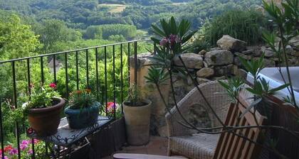 Historic stone house with spa on ramparts of 11th century castle near Sarlat