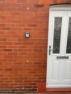 Exterior detail - Spacious semi detached house (Leigh)