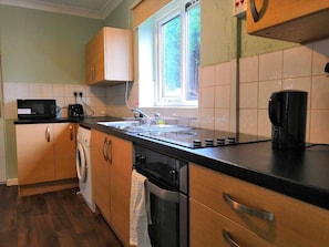 Fridge, microwave, oven, stovetop - Spacious semi detached house (Leigh)