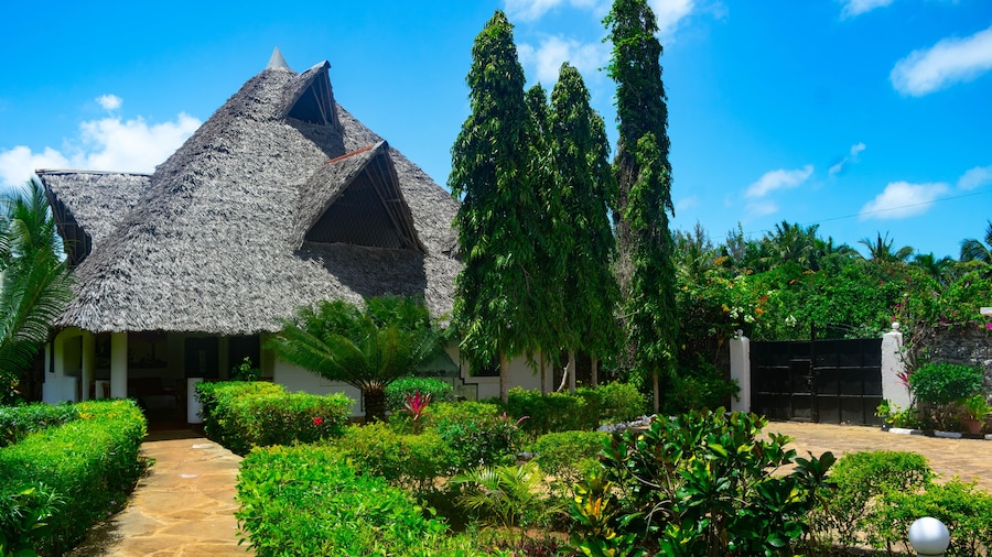 Villa Dora and Holly