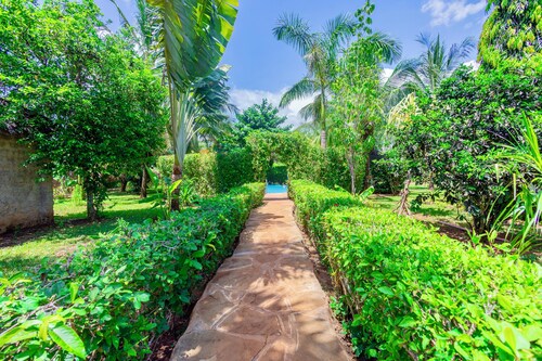 Villa Dora and Holly