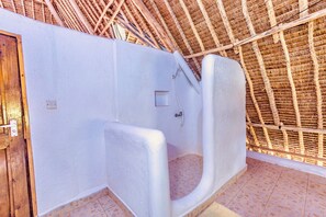 Family Villa (Dora) | Bathroom - Villa Dora and Holly (Diani Beach)