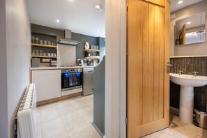 Microwave, dishwasher, high chair - Hillview Lodge, Brancaster Staithe, Norfolk (Brancaster Staithe)