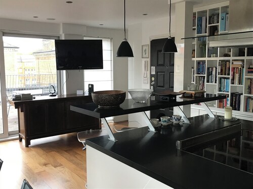 Cool 2-bed penthouse, with a 40 sqm terrace, stunning views on the city