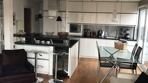 Kaffetrakter/tekoker, kjøleskap, mikrobølgeovn og ovn