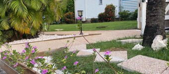 Bungalow climatisé avec terrasse et jardin proche plage sable blanc Sainte-Anne