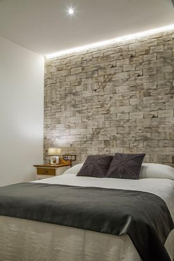 3 عدّة غرف نوم ومكواة/لوح كي وواي فاي مجانًا وملاءات أسرّة