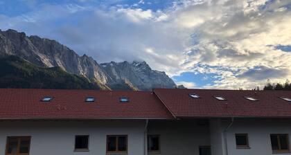 Spacious apartment with unique Zugspitzpanorama