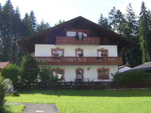 Großzügige Wohnung mit Zugspitzpanorama