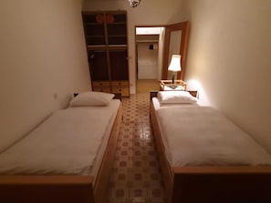 2 bedrooms, iron/ironing board, travel cot, WiFi