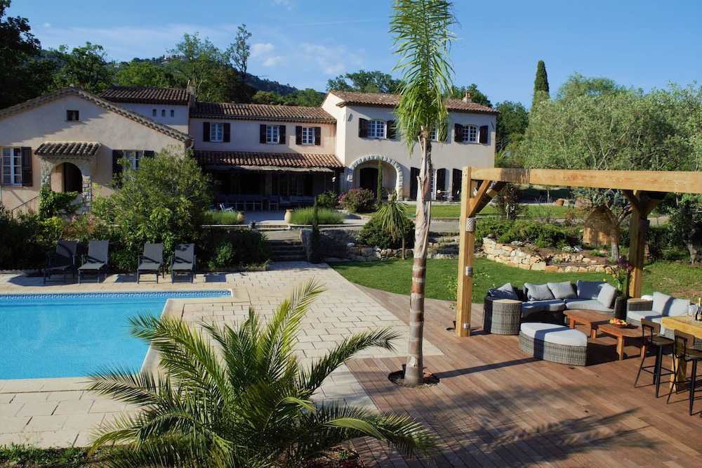 Superb Renovated Provençal Mas - 9 bedrooms - sleeps 15 - near Cannes -