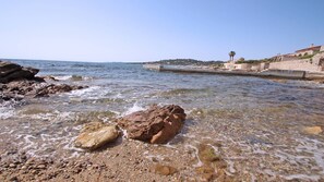 Beach nearby - Le Bateau - 4 people - Feet in the water - Beach - Air conditioning - WiFi - Sainte Maxime (STE MAXIME)