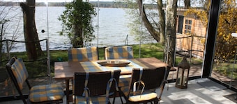 Bungalow directly on the lake with conservatory, very private - Ferienhof Löschebrand