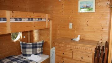 1 sovrum, vÀrdeförvaringsskÄp pÄ rummet, strykjÀrn/strykbrÀda och wi-fi