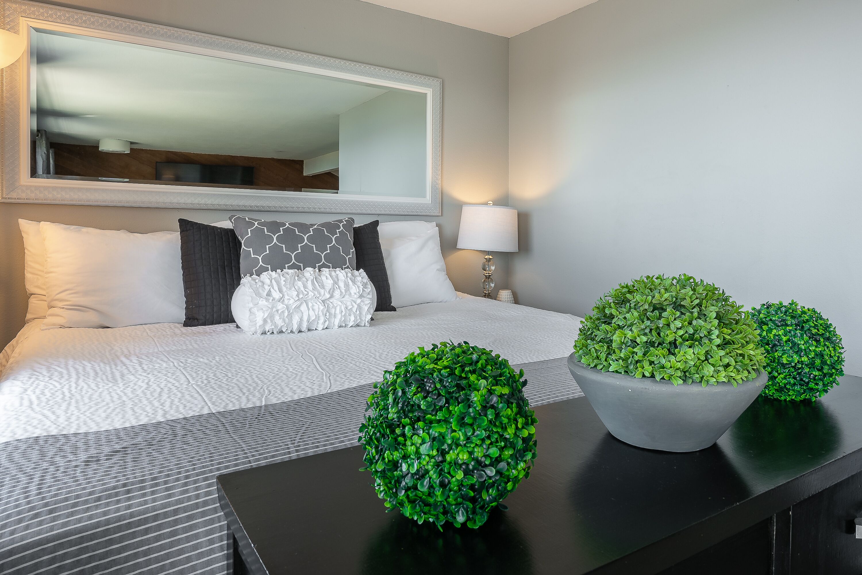 Water View From Every Window With Steps From The Beach