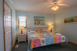 5 bedrooms, travel crib, internet, bed sheets