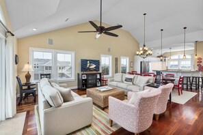 TV, lettore DVD, videoteca, impianto stereo