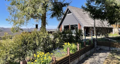 ruhiges, gemĂŒtliches Ferienhaus mit Kamin, Grillplatz und traumhafter Aussicht