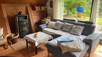 Fernseher, Kamin, Stereoanlage