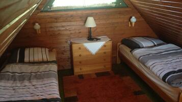 2 bedrooms, travel cot, WiFi, bed sheets