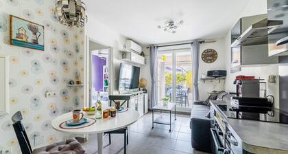 Apartment in luxury residence with swimming pool