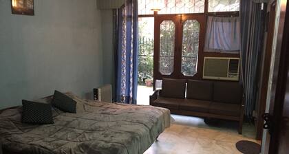 Beautiful flat in Hauz Khas close to important land marks in NewDelhi