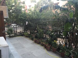 Property grounds - Beautiful flat in Hauz Khas close to important land marks in NewDelhi (New Delhi)