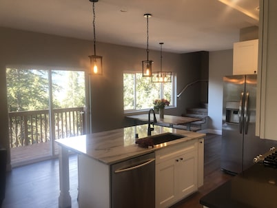 Stunning New Girdwood Home Minutes from Alyeska