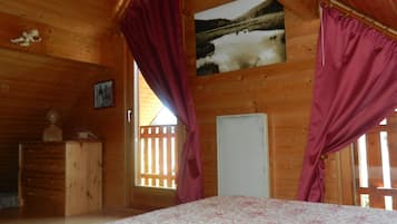 2 bedrooms, iron/ironing board, free WiFi