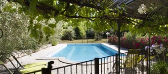 Country house with Provencal charm, quiet and not overlooked