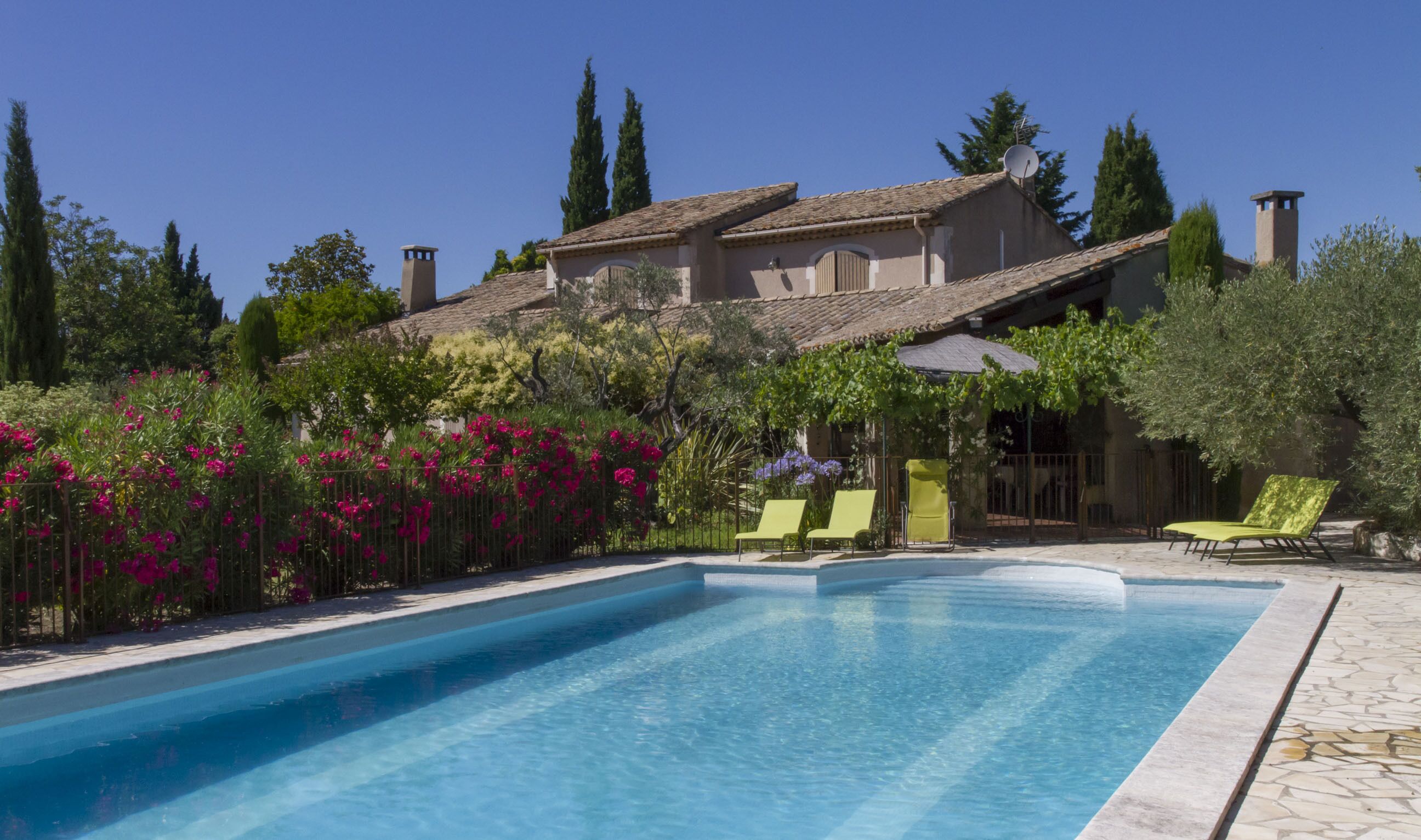 Country house with Provencal charm, quiet and not overlooked