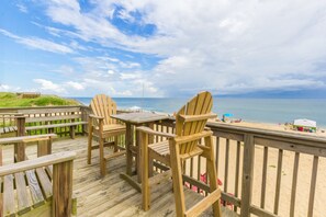 Outdoor dining - 5452- Sea Captain's Cottage, Charming Old Nags Head Cottage on the Oceanfront (Nags Head)