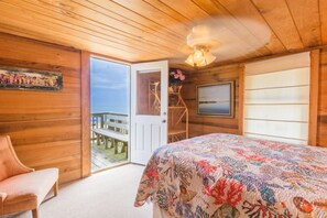 3 bedrooms, desk, WiFi, bed sheets