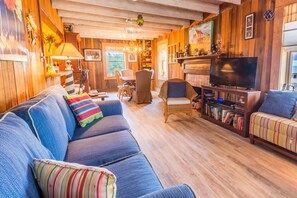 TV, offices - 5452- Sea Captain's Cottage, Charming Old Nags Head Cottage on the Oceanfront (Nags Head)