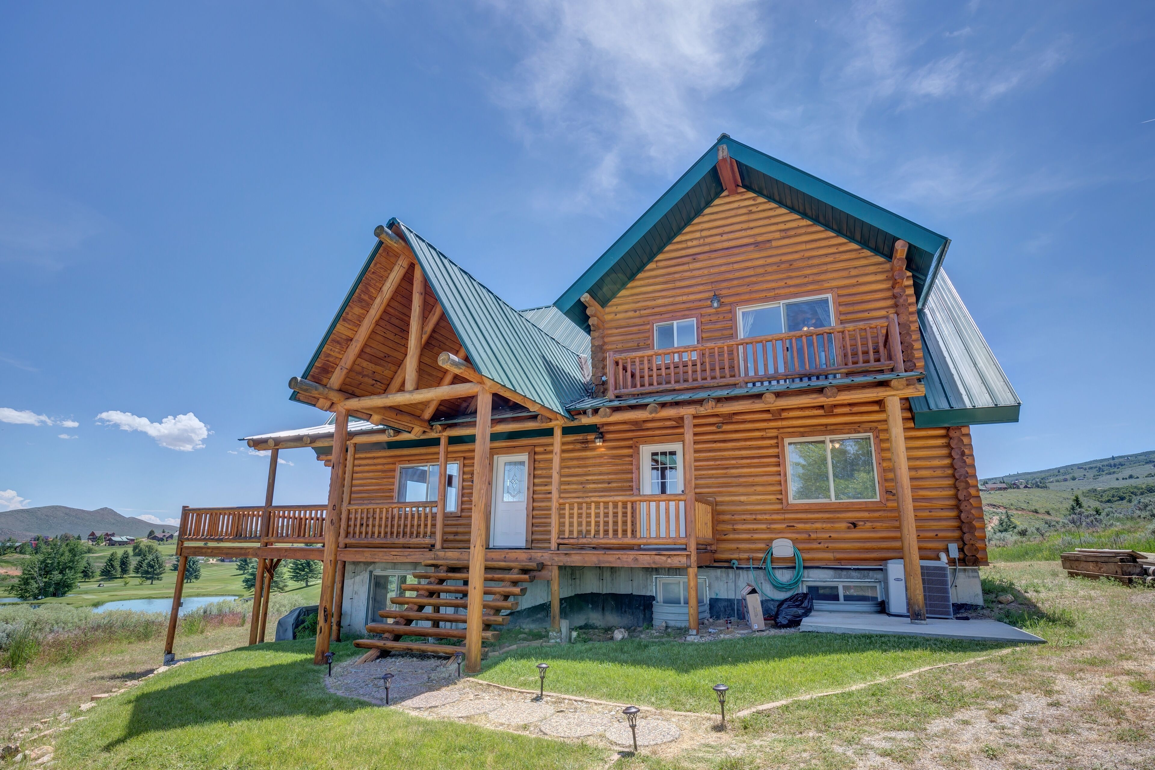 Huge, Gorgeous Log Cabin, 100% remodeled, Right on Golf Course by Ideal Beach!!