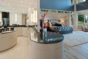 7 habitaciones, escritorio, tabla de planchar con plancha y wifi 