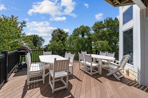 Outdoor dining - 1350 - Panache, 8-bed 8-bath soundfront home in Corolla, NC, private pool, game room (Corolla)