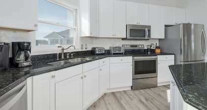 2310 - Aegean Breeze, Nice Corolla Home Complete with Amenities Including Private Blue Lagoon Pool