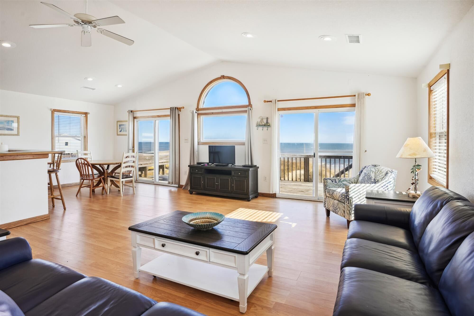 Televisión, reproductor de DVD y estéreo 