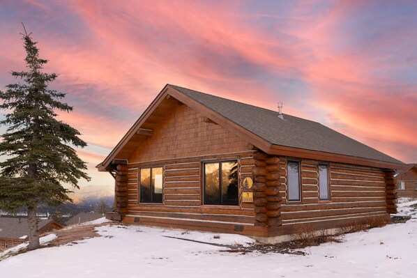 A log cabin with a sloped roof, large windows, and a number '3' sign. - Ski-In/Out Mountain Cabin Home! Private Hot Tub, Stunning Views, 7min Drive to R (Big Sky)