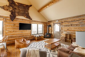 Smart TV - Ski-In/Out Mountain Cabin Home! Private Hot Tub, Stunning Views, 7min Drive to R (Big Sky)