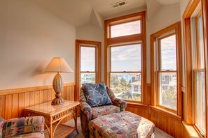 Flat-screen TV, fireplace, DVD player, table tennis