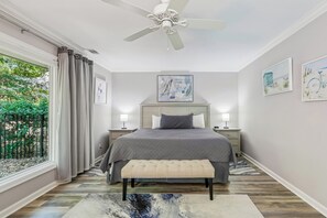 3 bedrooms, desk, iron/ironing board, internet