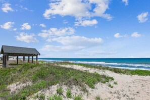 On the beach - 6100- Red Snapper Inn, Red Snapper Inn | Oceanfront | South Nags Head | Sleeps 22 (Nags Head)