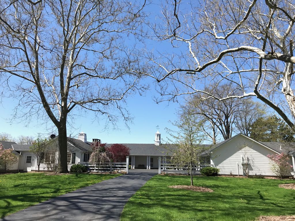 Millsite Lodge: 25 persons lodging & Wedding Patio