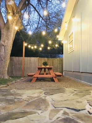 Outdoor dining - The Maple Haus -everything Youre Looking For! (Rogers)