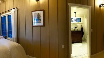 3 quartos, escrivaninha, ferros/tábuas de passar roupa