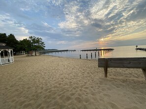 Beach nearby, sun loungers, beach towels